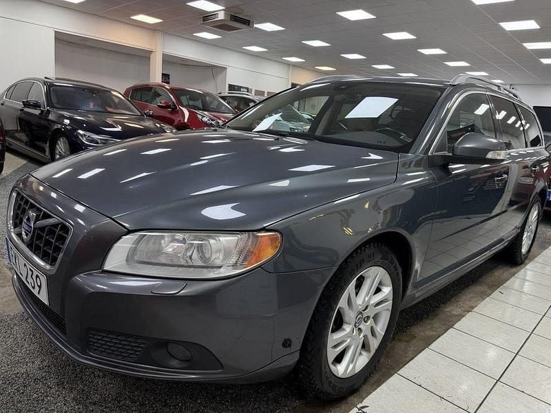 Begagnad Volvo V70 Summum 163 HK (119 kW) 2011 Grå Kombi