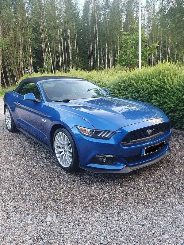 Blå Begagnad 2017 Ford Mustang GT Convertible Cab | 450 000 kr (Marknadspris) - Bild 1/4