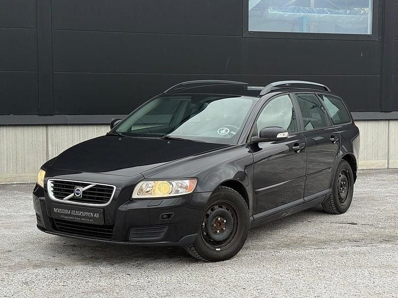 Svart Begagnad 2008 Volvo V50 Kinetic Kombi | 29 800 kr (Marknadspris) - Bild 1/4