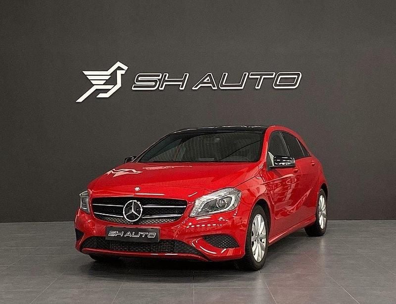 Röd (röd metallic metallic) Begagnad 2015 Mercedes A180 Halvkombi | 174 900 kr (Marknadspris) - Bild 1/4