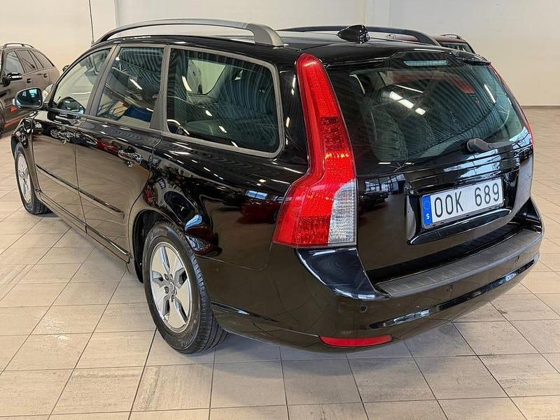 Begagnad Volvo V50 Momentum 109 HK (80 kW) 2010 Svart Kombi