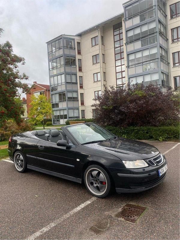 Svart Begagnad 2005 Saab 9-3 Cabriolet Cab | 109 000 kr (Marknadspris) - Bild 1/4