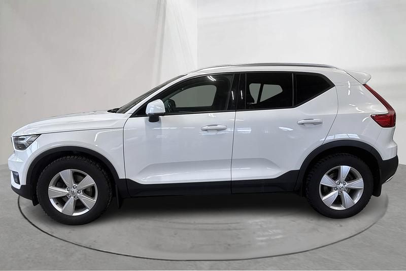 Begagnad Volvo XC40 Momentum 150 HK (110 kW) 2021 Vit SUV