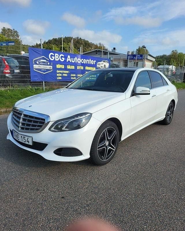 Vit Begagnad 2014 Mercedes E220 Classic Sedan | 122 900 kr (Marknadspris) - Bild 1/4