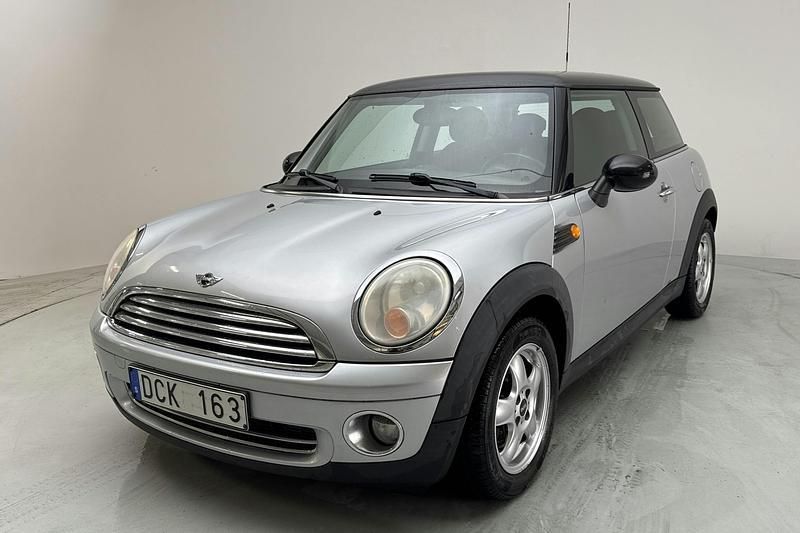 Ljusgrå Begagnad 2007 Mini Cooper Pepper Halvkombi | 60 000 kr (Bra pris) - Bild 1/4