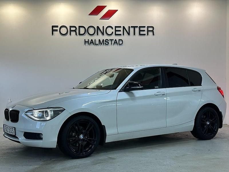 Begagnad BMW 118 143 HK (105 kW) 2014 Vit Halvkombi