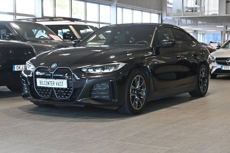 Svart Begagnad 2023 BMW i4 Shadowline Sedan | 519 000 kr - Bild 1/4