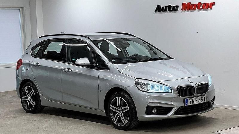Silver Begagnad 2017 BMW 225 Active Tourer Minibuss | 169 900 kr (Marknadspris) - Bild 1/3