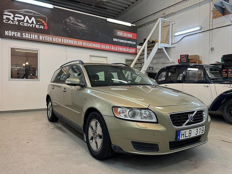 Begagnad Volvo V50 Kinetic 109 HK (80 kW) 2009 Grön Kombi