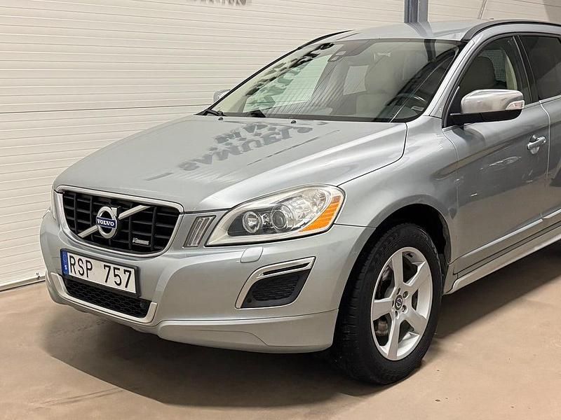 Begagnad Volvo XC60 R-Design 205 HK (150 kW) 2010 Silver SUV