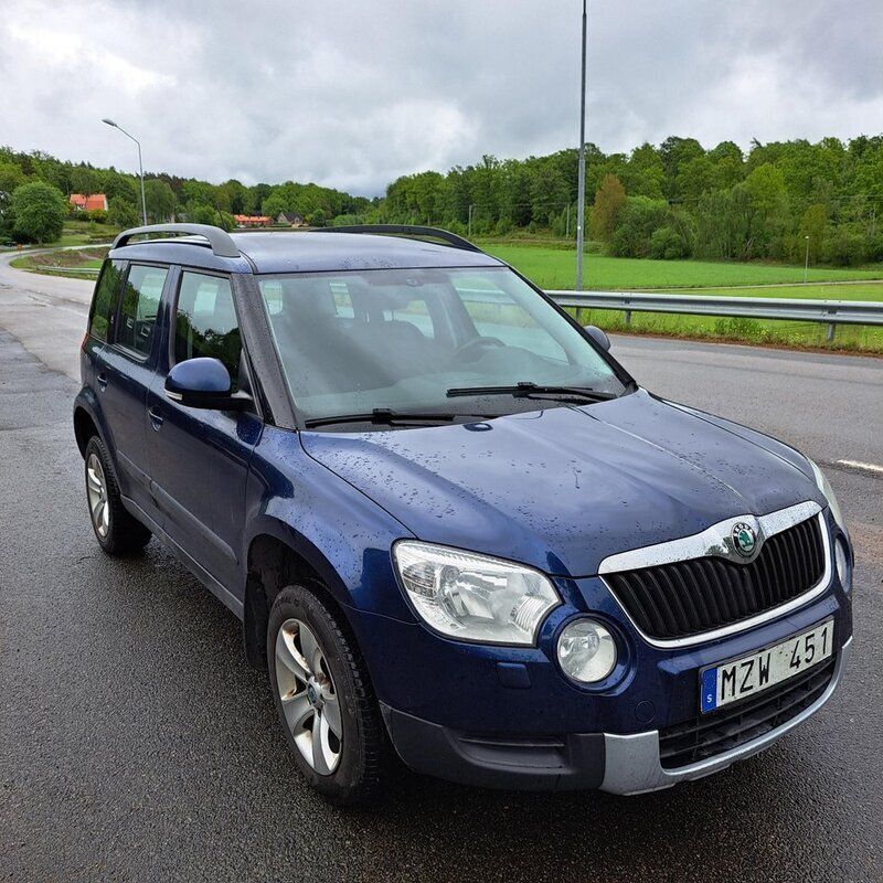 Blå Begagnad 2011 Skoda Yeti Ambition SUV | 32 000 kr (Dyr) - Bild 1/4