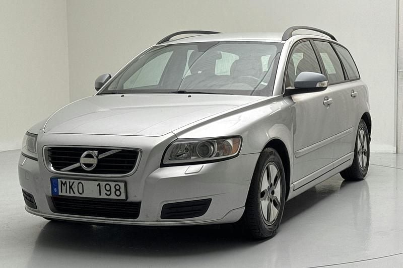 Ljusgrå Begagnad 2011 Volvo V50 Kinetic Kombi | 71 000 kr (Lite dyr) - Bild 1/4