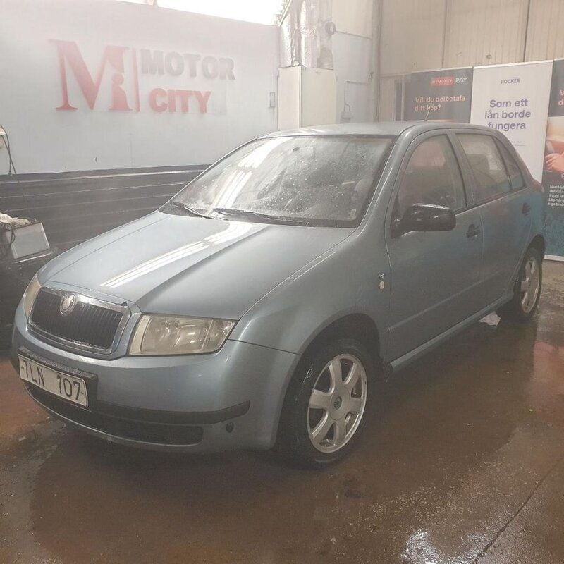 Begagnad Skoda Fabia 60 HK (44 kW) 2002 Grå Halvkombi
