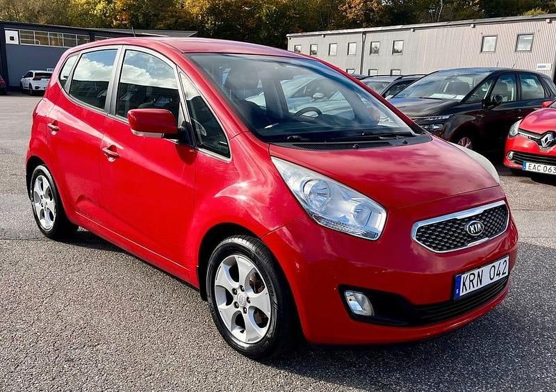 Begagnad Kia Venga Comfort 90 HK (66 kW) 2010 Röd Halvkombi