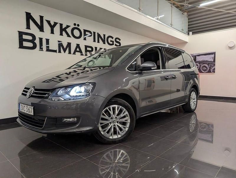 Begagnad VW Sharan 150 HK (110 kW) 2017 Mörkgrå (grå) Minibuss