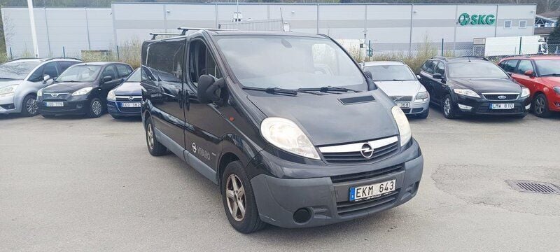 Svart Begagnad 2012 Opel Vivaro Van | 54 900 kr (Marknadspris) - Bild 1/4