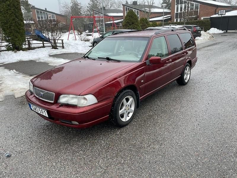 Begagnad 2000 Volvo V70 Kombi | 18 000 kr (Marknadspris) - Bild 1/4