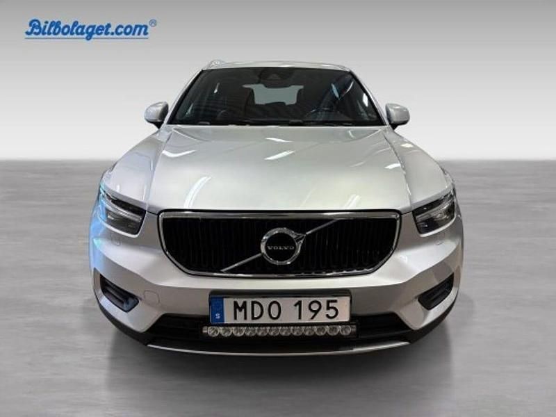 Begagnad Volvo XC40 Momentum 151 HK (111 kW) 2019 Silver SUV