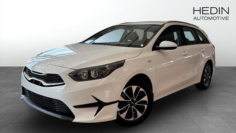 Vit (white) Ny 2025 Kia Ceed Sportswagon Kombi | 254 655 kr (Bra pris) - Bild 1/4