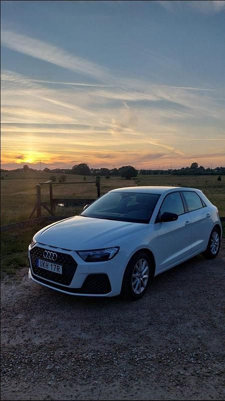 Ben vit Begagnad 2020 Audi A1 Sportback Halvkombi | 199 999 kr (Marknadspris) - Bild 1/4