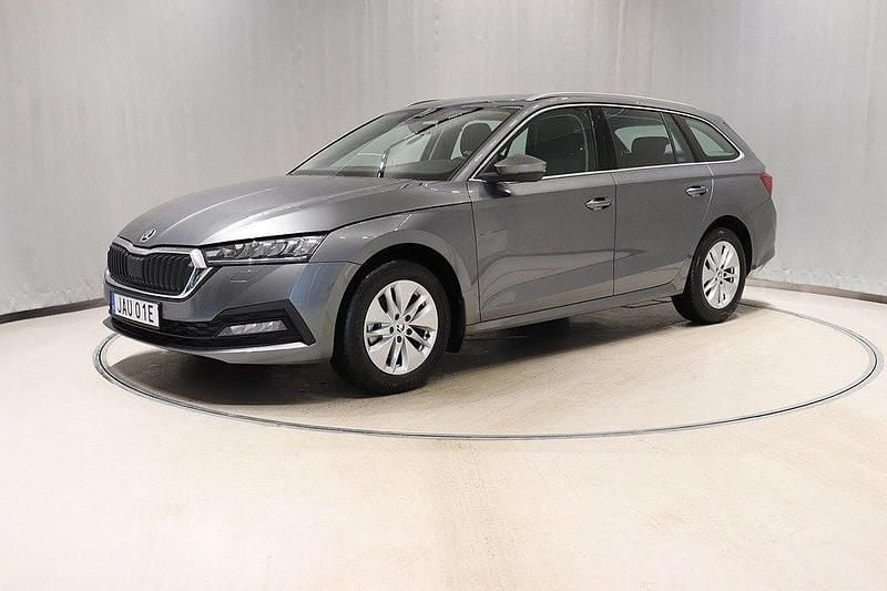 Grå Begagnad 2023 Skoda Octavia Kombi | 274 800 kr (Marknadspris) - Bild 1/4
