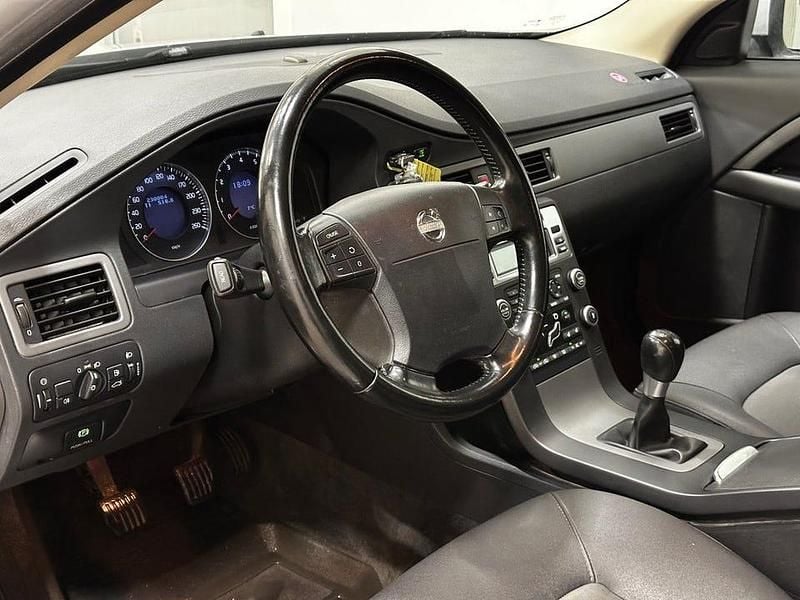 Begagnad Volvo V70 Kinetic 146 HK (107 kW) 2008 Grå Kombi