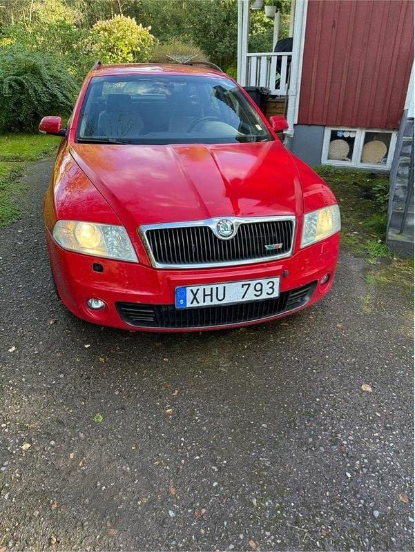 Röd Begagnad 2006 Skoda Octavia RS Kombi | 28 000 kr (Bra pris) - Bild 1/4