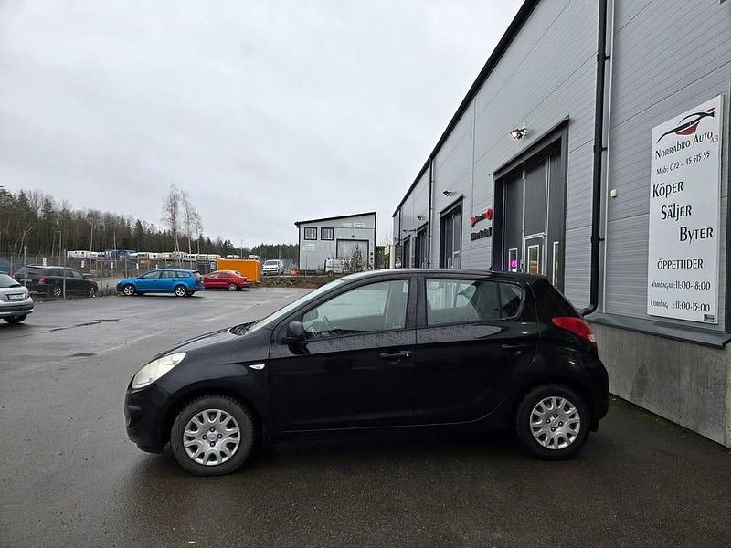 Begagnad Hyundai i20 Select 101 HK (74 kW) 2008 Svart Halvkombi