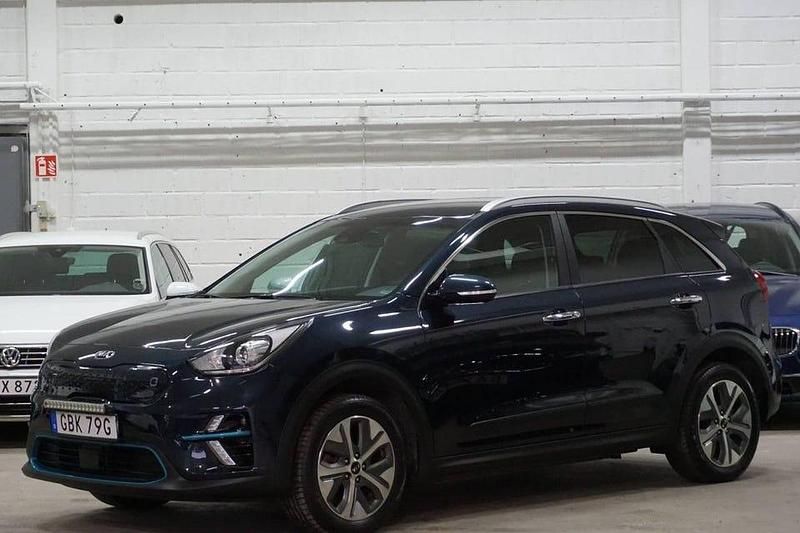 Blå (blåmetallic) Begagnad 2019 Kia e-Niro EX SUV | 328 900 kr - Bild 1/4