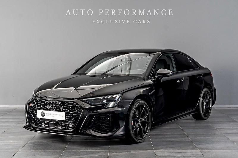 Begagnad 2024 Audi RS3 Halvkombi | 629 900 kr (Bra pris) - Bild 1/4