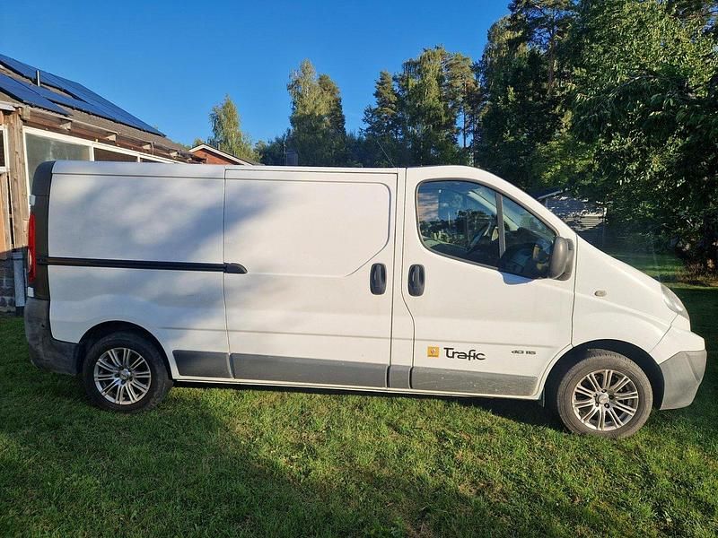 Vit Begagnad 2014 Renault Trafic Van | 86 000 kr (Marknadspris) - Bild 1/4