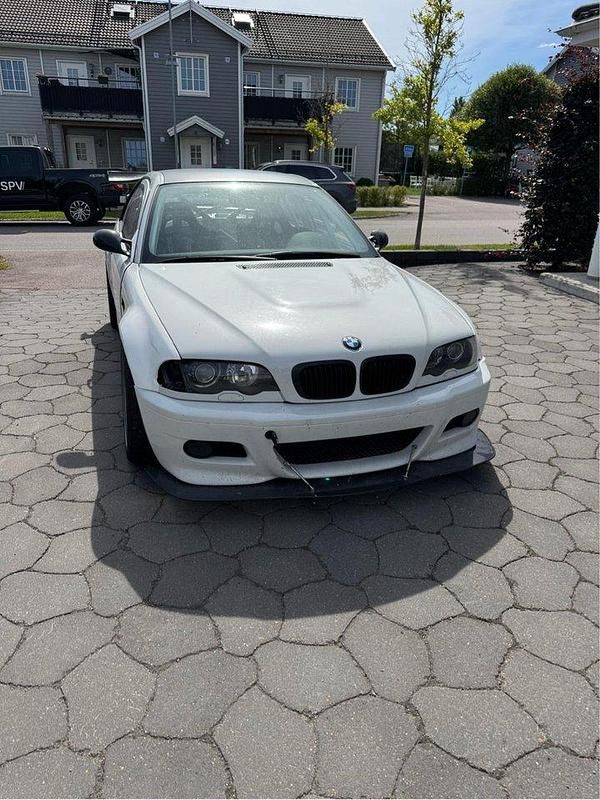 Vit Begagnad 2004 BMW M3 Sportkupé | 325 000 kr - Bild 1/4