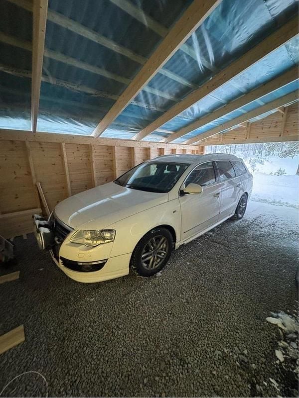 Vit Begagnad 2010 VW Passat Sportline Kombi | 20 000 kr (Superpris) - Bild 1/3