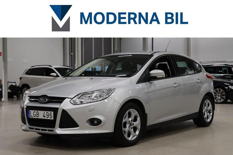 Grå Begagnad 2011 Ford Focus Trend Halvkombi | 67 400 kr (Marknadspris) - Bild 1/4