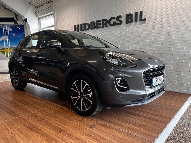Grå Begagnad 2021 Ford Puma Titanium Sportkupé | 204 500 kr (Marknadspris) - Bild 1/4