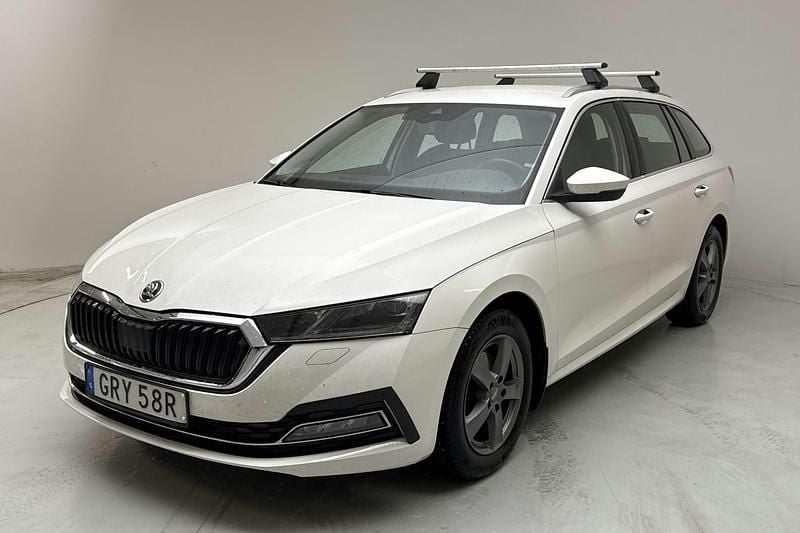 Vit Begagnad 2021 Skoda Octavia Kombi | 150 000 kr (Superpris) - Bild 1/4