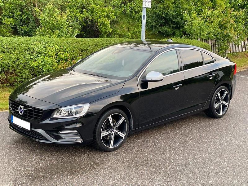 Begagnad 2017 Volvo S60 R-Design Sedan | 169 000 kr - Bild 1/4