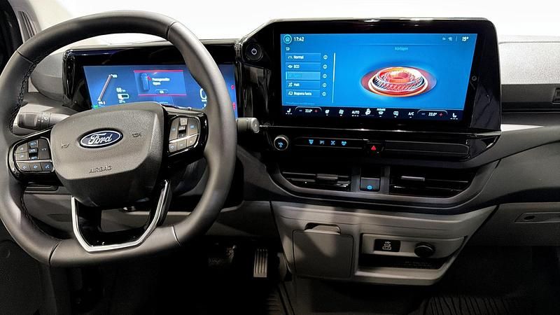 Ny Ford E-Transit 2026 Svart Van