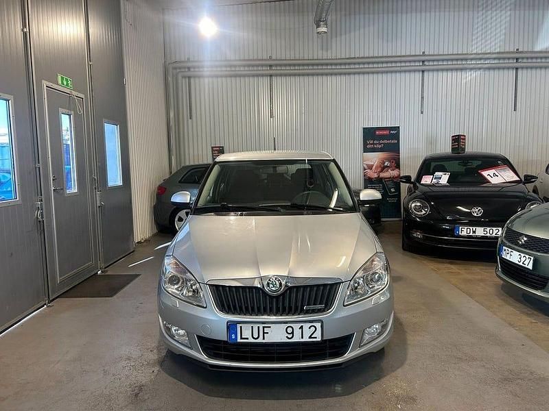 Begagnad Skoda Fabia GreenLine 75 HK (55 kW) 2012 Silver Halvkombi