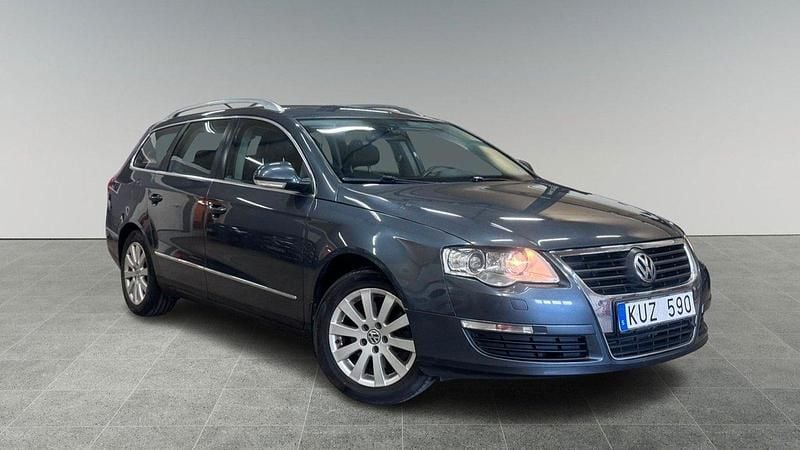Ljusgrå (grå) Begagnad 2010 VW Passat Sportline Kombi | 54 900 kr (Dyr) - Bild 1/4
