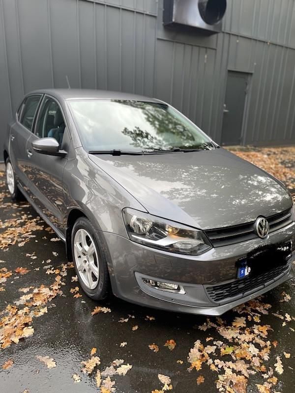 Grå Begagnad 2011 VW Polo Halvkombi | 78 000 kr (Marknadspris) - Bild 1/4
