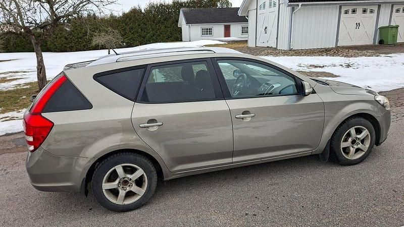 Begagnad Kia Ceed Sportswagon 128 HK (94 kW) 2011 Kombi
