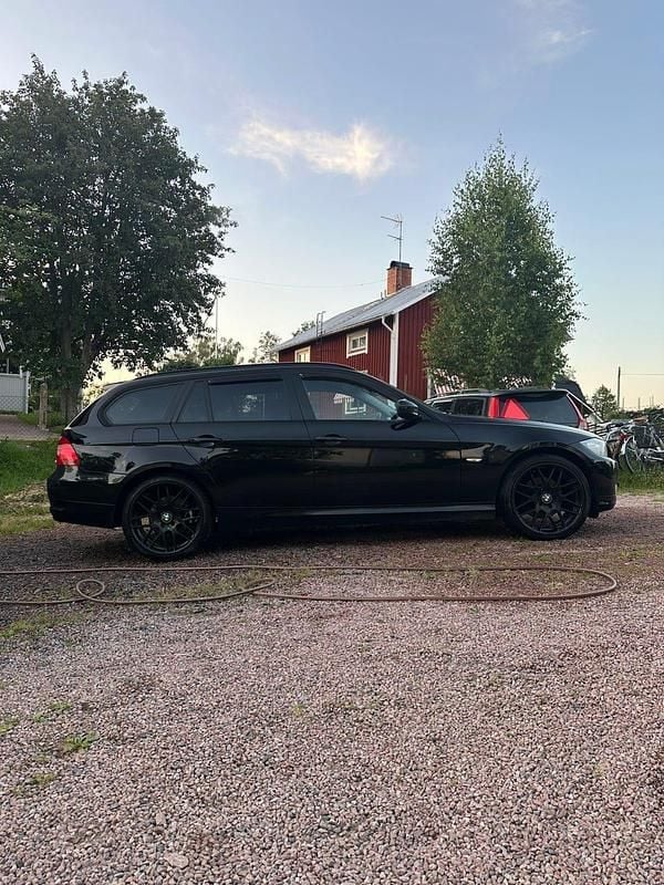 Begagnad 2012 BMW 318 Kombi | 57 000 kr (Bra pris) - Bild 1/4