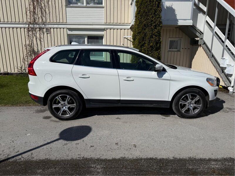 Vit Begagnad 2011 Volvo XC60 Summum SUV | 89 000 kr (Bra pris) - Bild 1/4