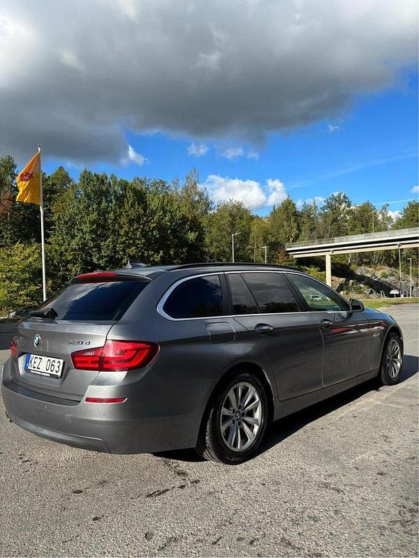 Grå Begagnad 2013 BMW 520 Kombi | 90 000 kr (Bra pris) - Bild 1/4