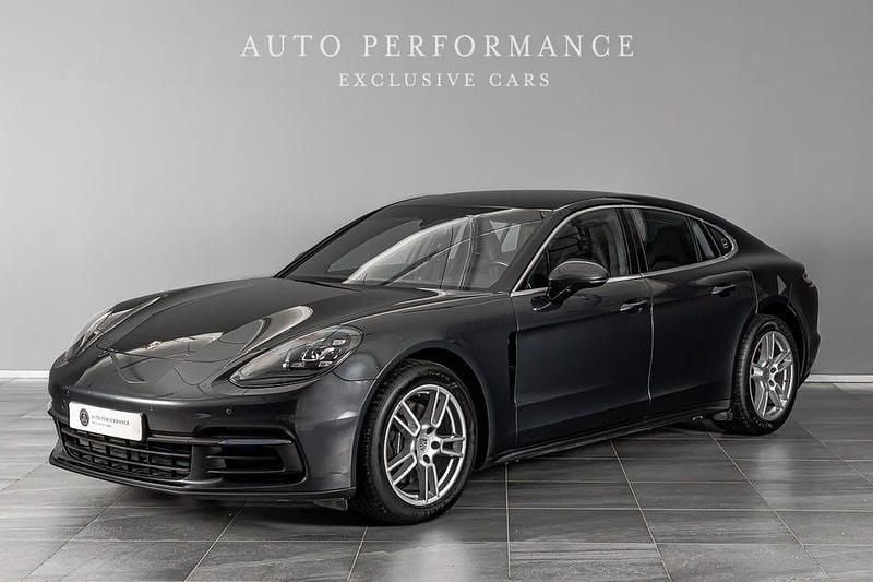 Grå Begagnad 2018 Porsche Panamera Sedan | 499 900 kr - Bild 1/4