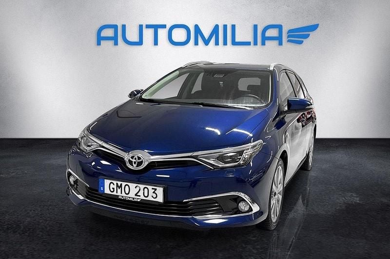 Mörkblå Begagnad 2016 Toyota Auris Touring Sports Executive Kombi | 124 900 kr (Marknadspris) - Bild 1/4