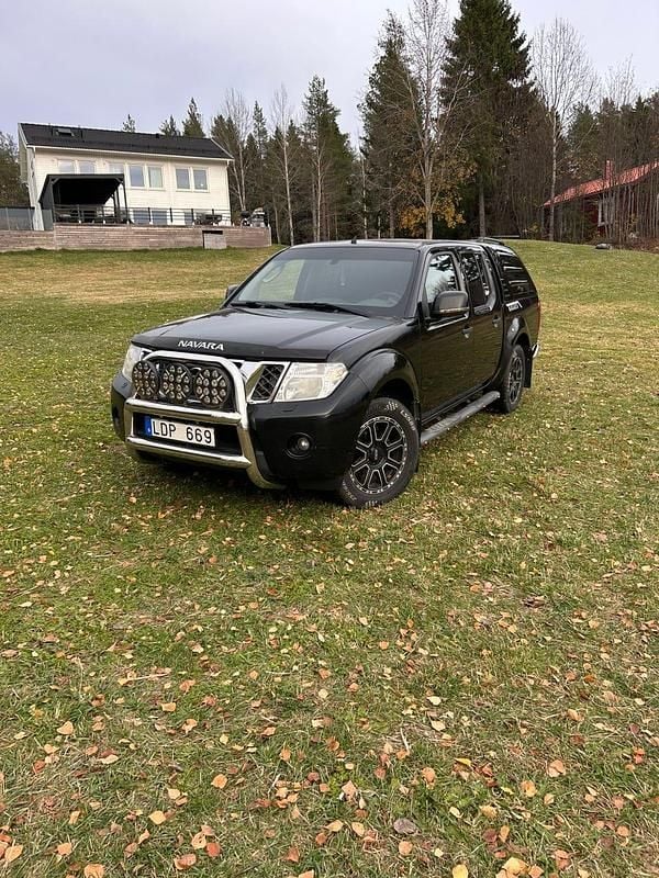 Svart Begagnad 2012 Nissan Navara Pickup | 79 000 kr (Superpris) - Bild 1/4