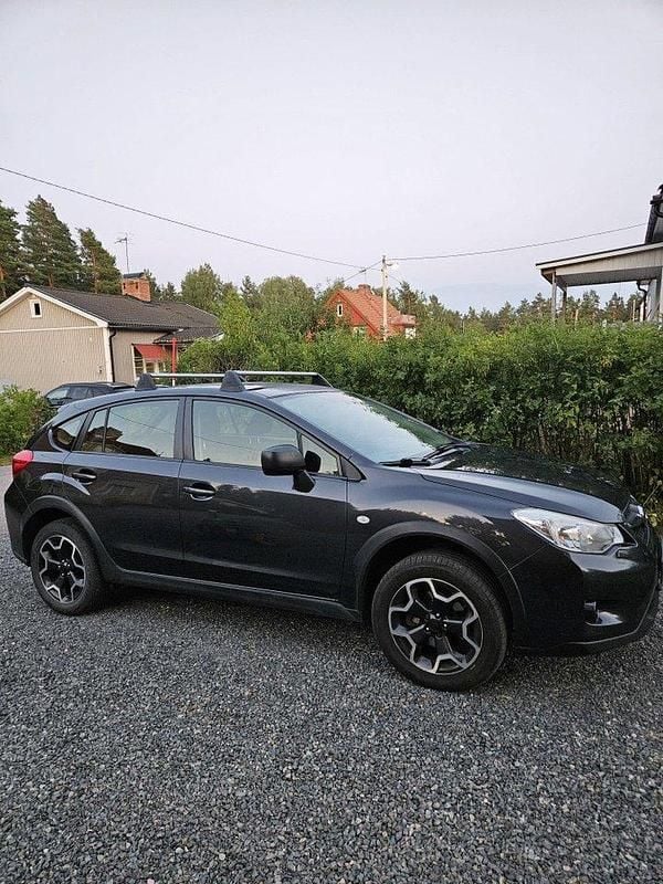 Grå Begagnad 2015 Subaru XV SUV | 115 000 kr (Marknadspris) - Bild 1/4