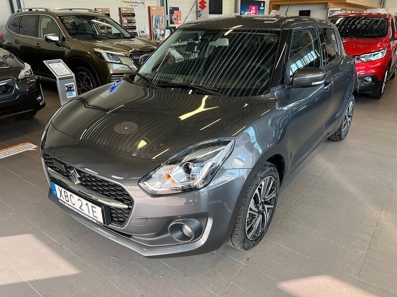 Grå Begagnad 2022 Suzuki Swift Halvkombi | 199 900 kr (Lite dyr) - Bild 1/4